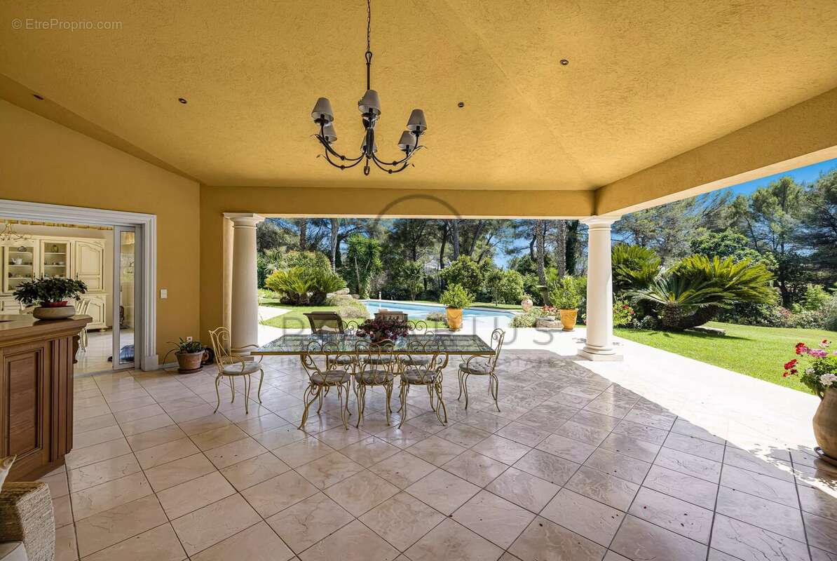 Maison à MOUGINS