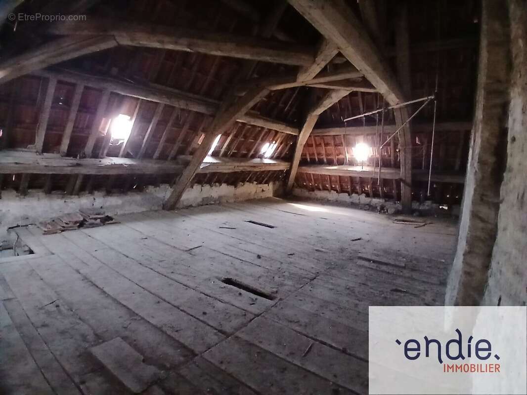 Immeuble de 352 m² à rénover avec fort potentiel  Champlitte (70160) - photo 14
