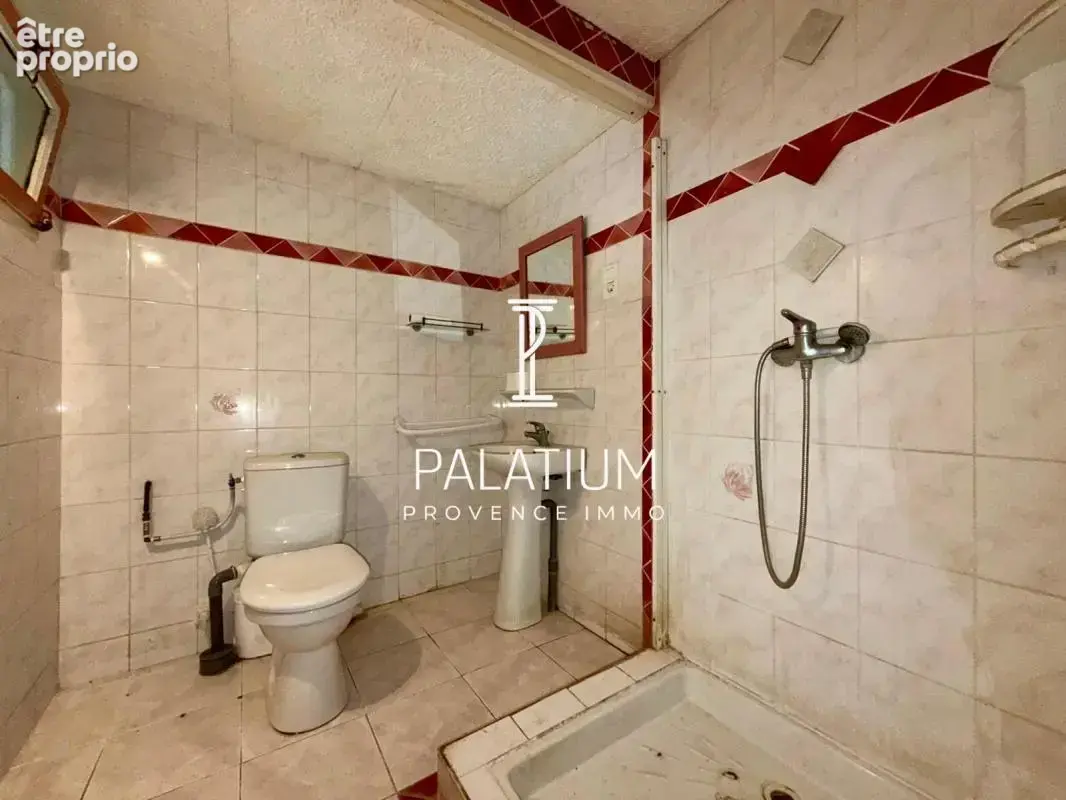Villa traditionnelle de plain-pied de 155 m² – Au pied des collines de Pélissanne - photo 8