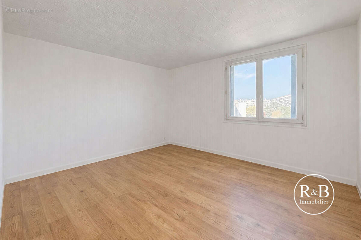 Appartement à LES CLAYES-SOUS-BOIS