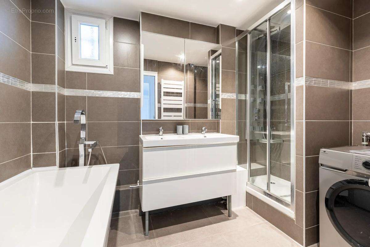 Appartement à PARIS-17E