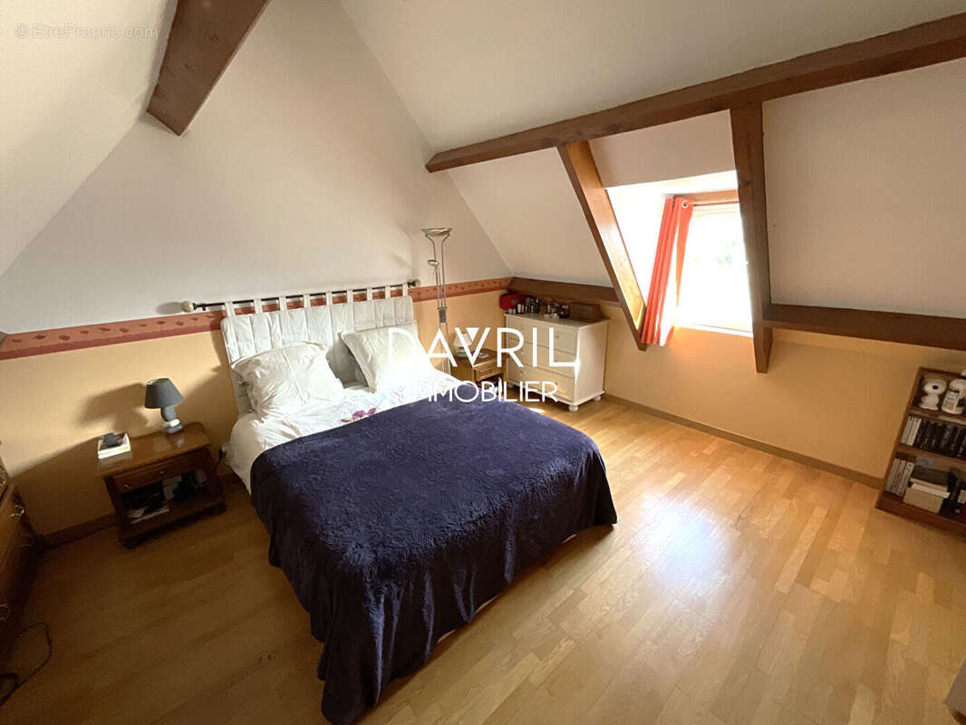 Maison à CHANTELOUP-LES-VIGNES