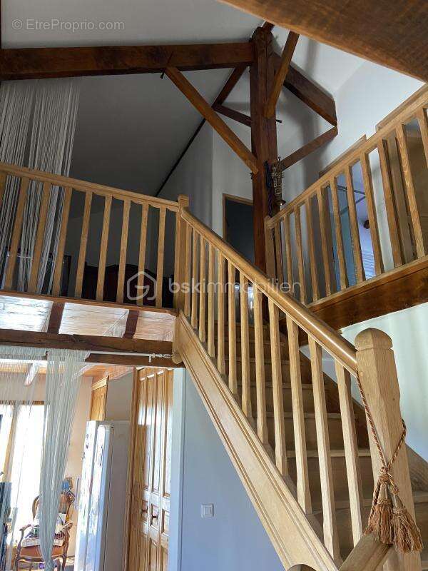 Maison à VILLECOMTAL-SUR-ARROS