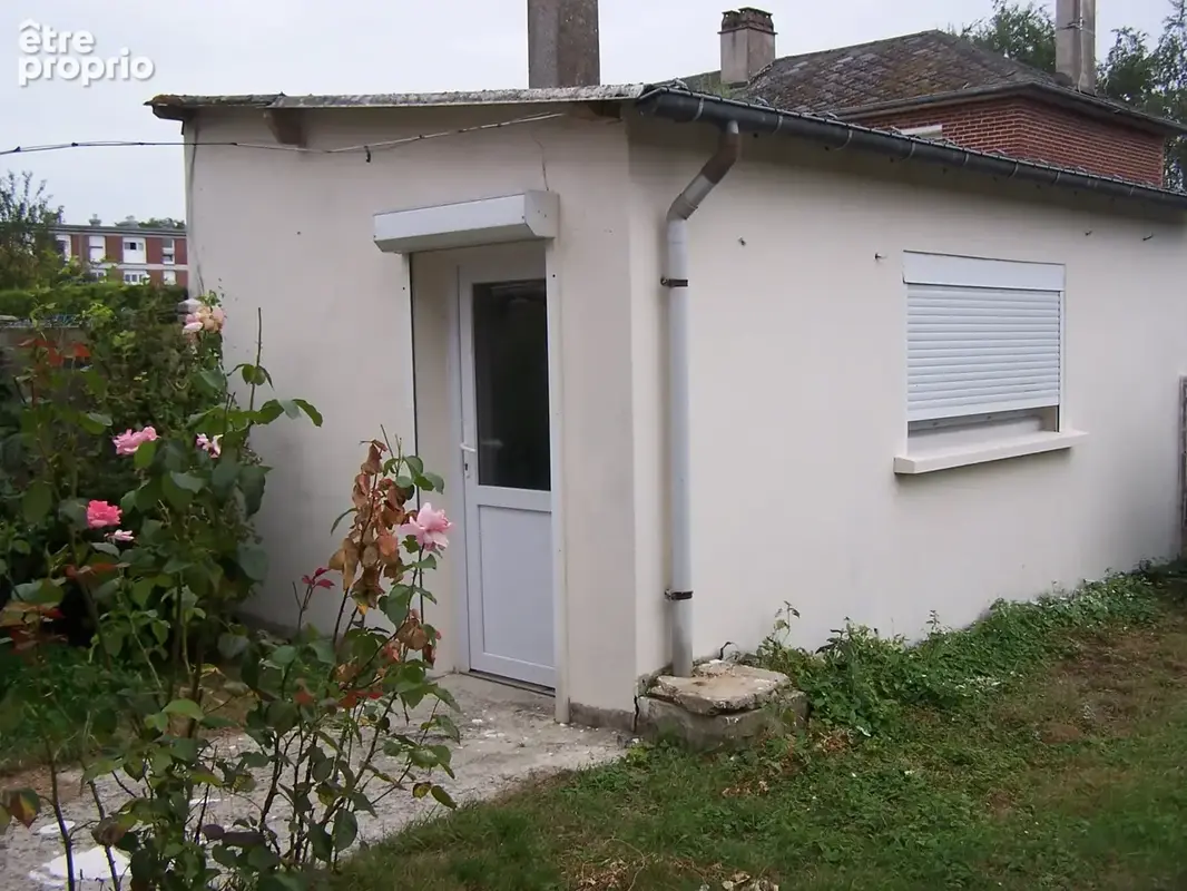 ROSIERES EN SANTERRE  centre ville maison en briques située dans une rue tranquille - photo 8