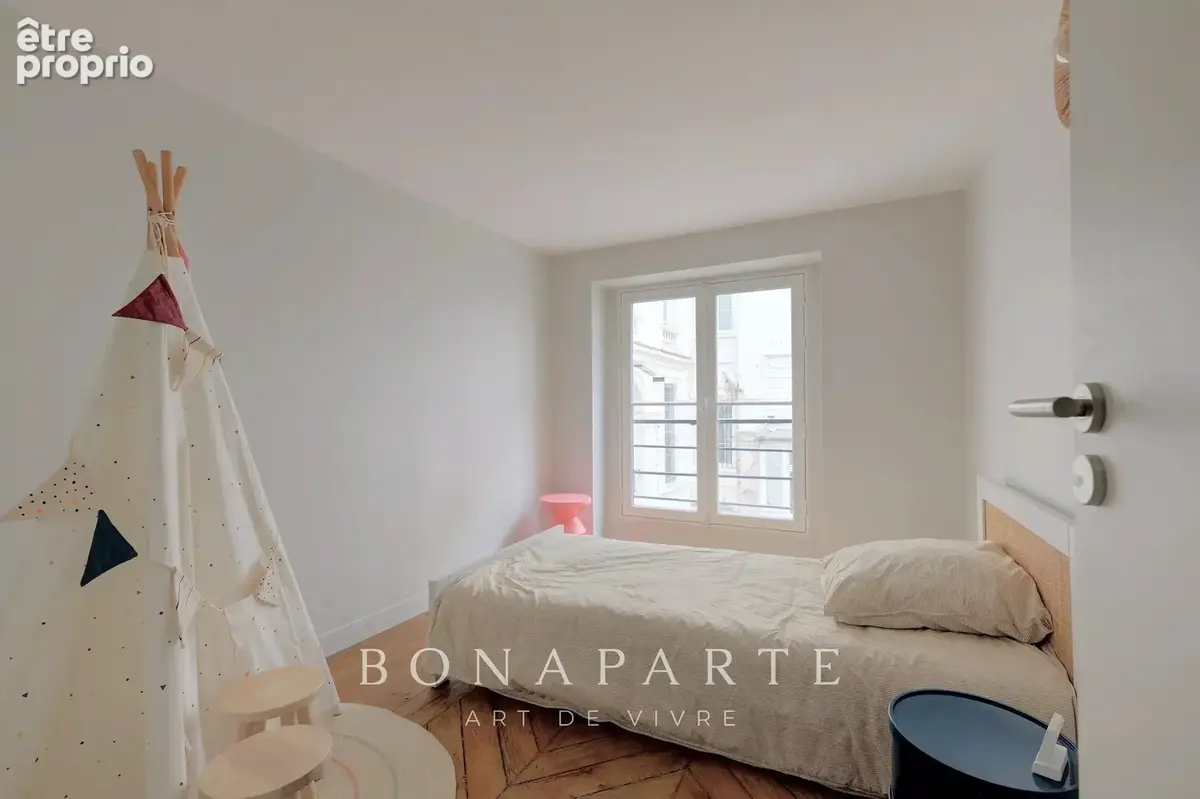 PARIS 9 - Duplex entièrement rénové - photo 21