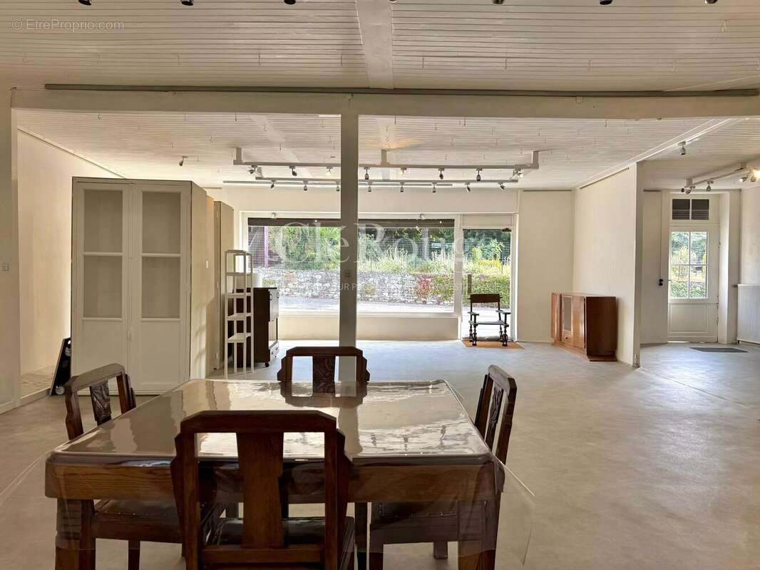 Duras – Immeuble de caractère avec double habitation et potentiel commercial - photo 4
