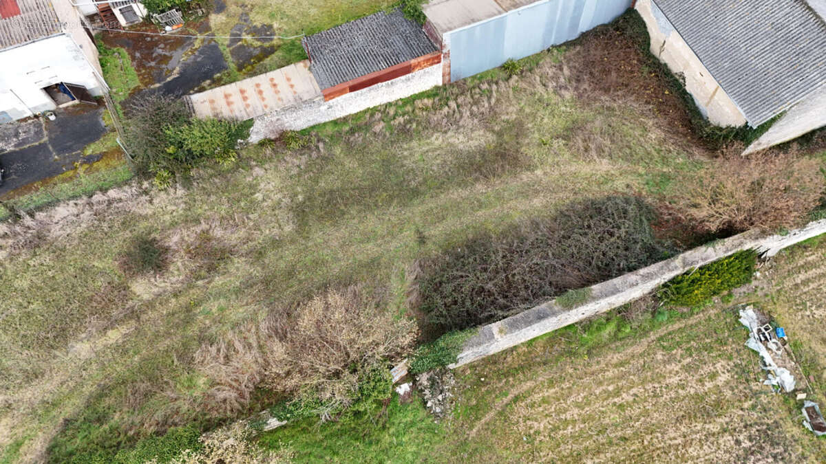 Terrain à MIGNE-AUXANCES