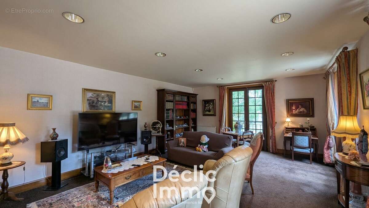 Maison d'exception de 424 m²  Parc arboré  Piscine accessible depuis le salon  Viager occupé  Secteur  Barret - Barbezieux-S - photo 5