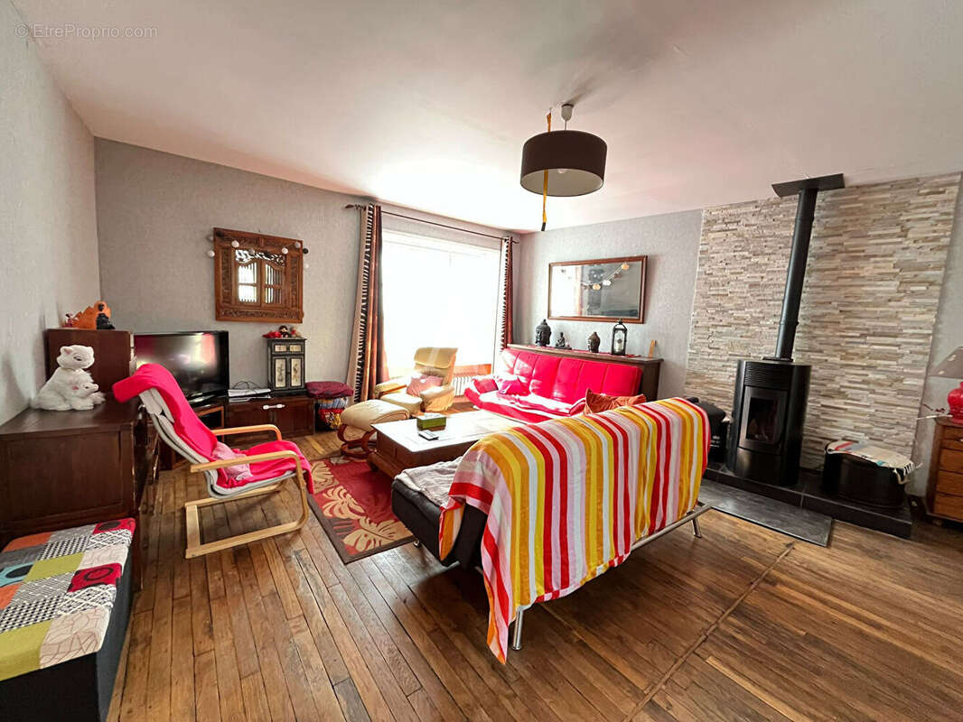 Maison à LASSAY-LES-CHATEAUX