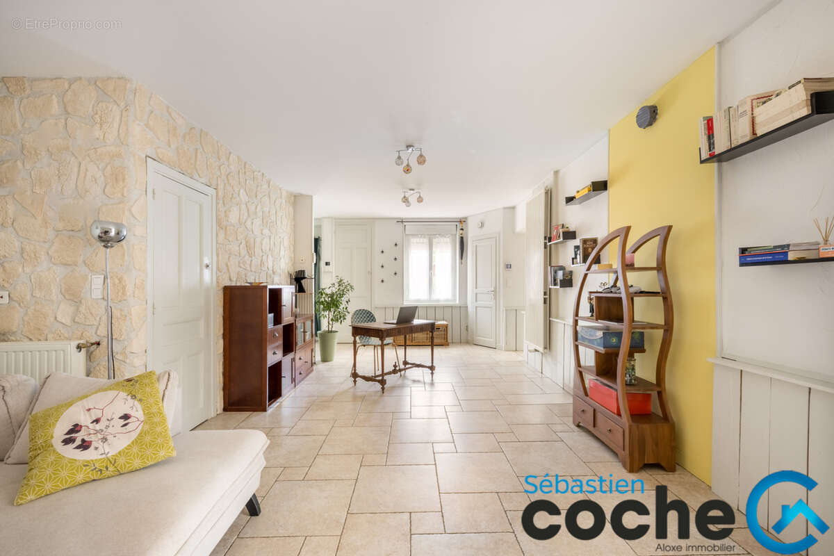 Maison à SAINT-BONNET-DE-MURE