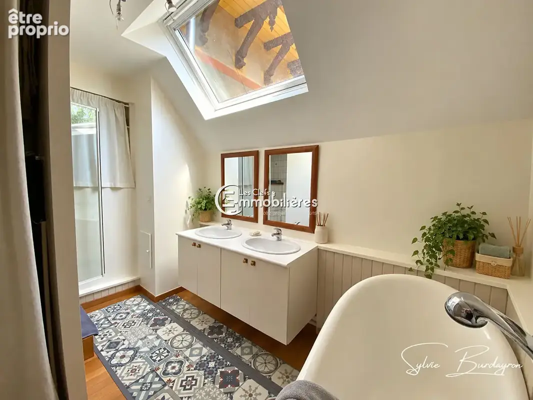 Nouveauté - Lons-le-Saunier (39000) - Quartier recherché - Appartement T5 de 129 m² avec 88  m² de dépendances - Parc arboré - photo 9