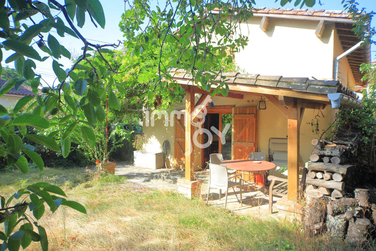 Miremont, ensemble de 2 maisons, l'une de 51 m2 avec jardin et garage, l'autre de 76 m2 à restaurer - photo 10