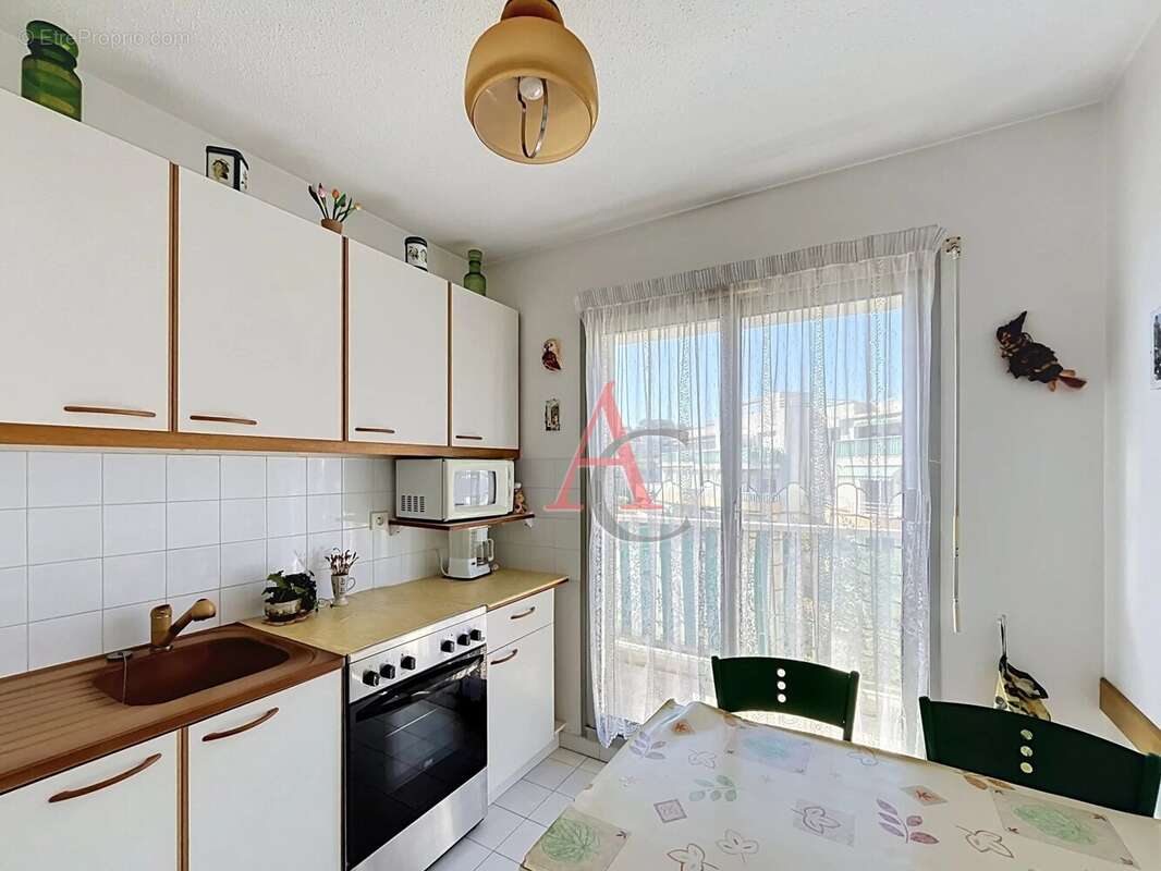 Appartement à SAINT-LAURENT-DU-VAR