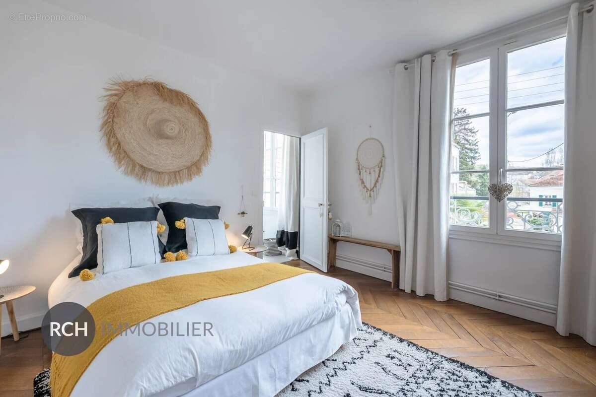 Maison à NEAUPHLE-LE-CHATEAU