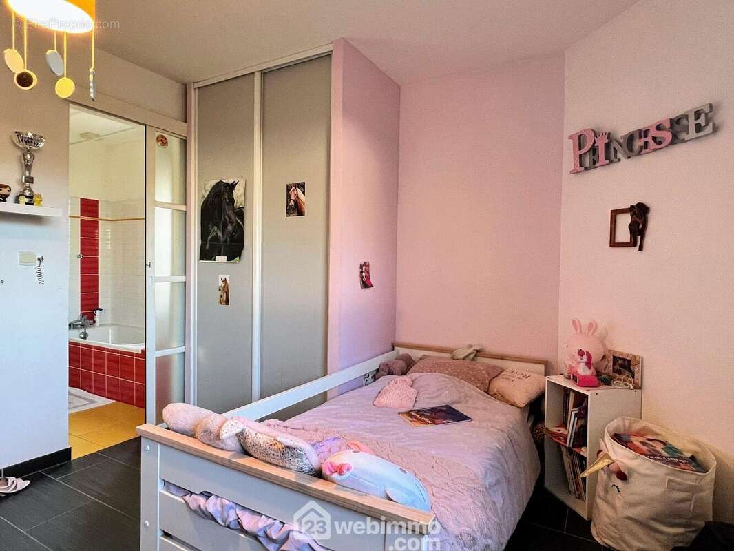Maison 165 m² à Saint-Martin-Du-Fouilloux  - photo 54