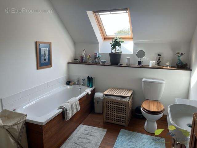 Maison à SAINT-HILAIRE-LES-COURBES