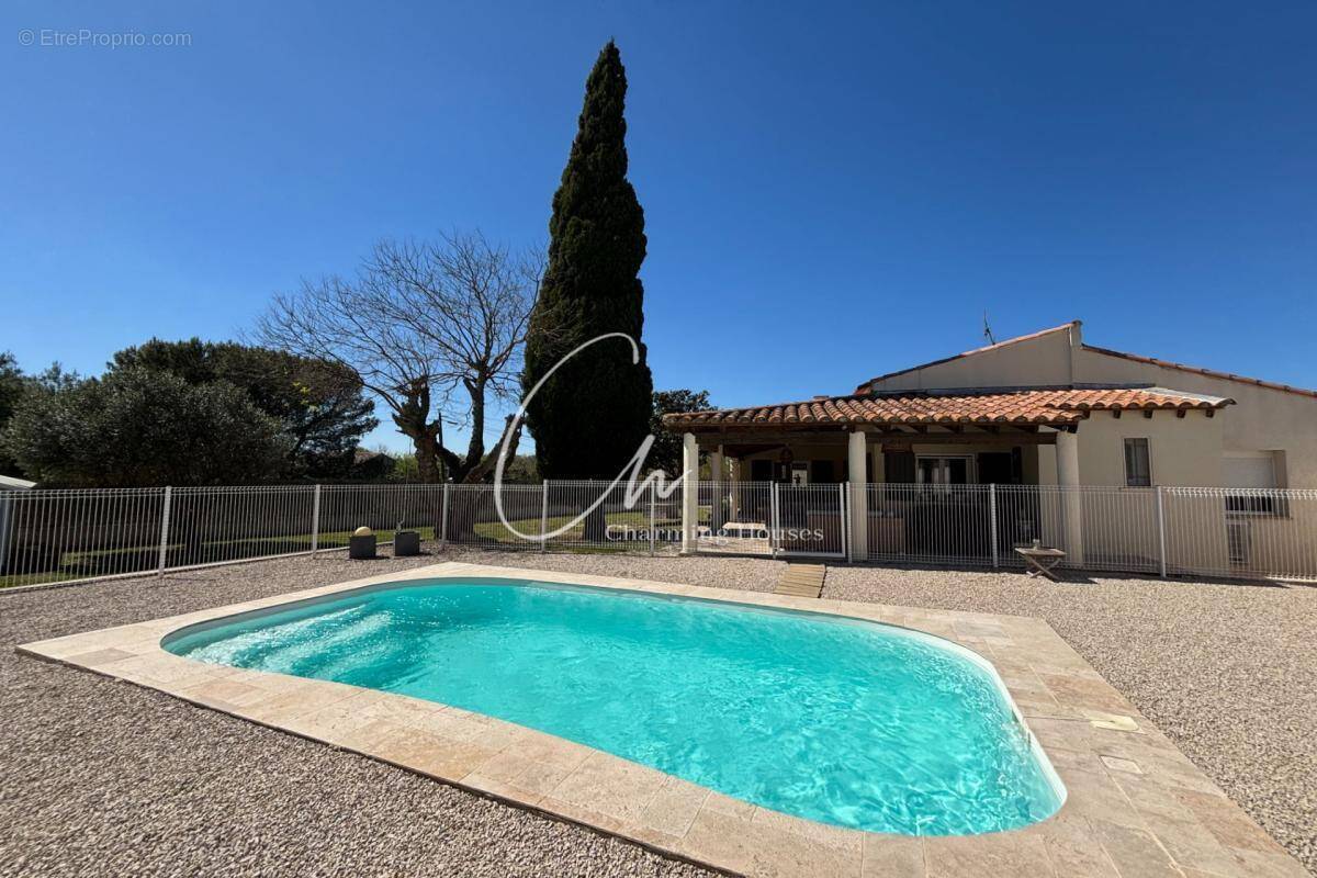 Maison à FONTVIEILLE