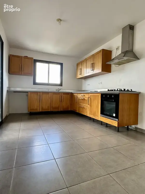 T4 duplex avec deux cours & magnifique vue mer - photo 4