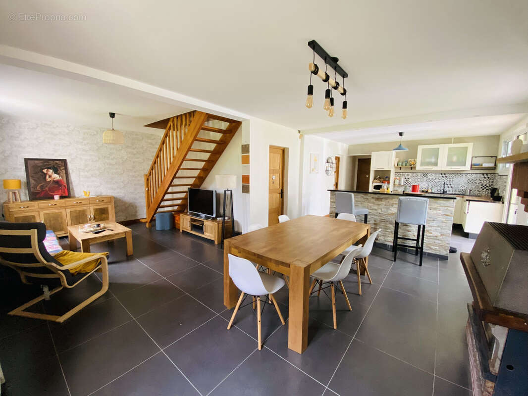 Maison à YGOS-SAINT-SATURNIN