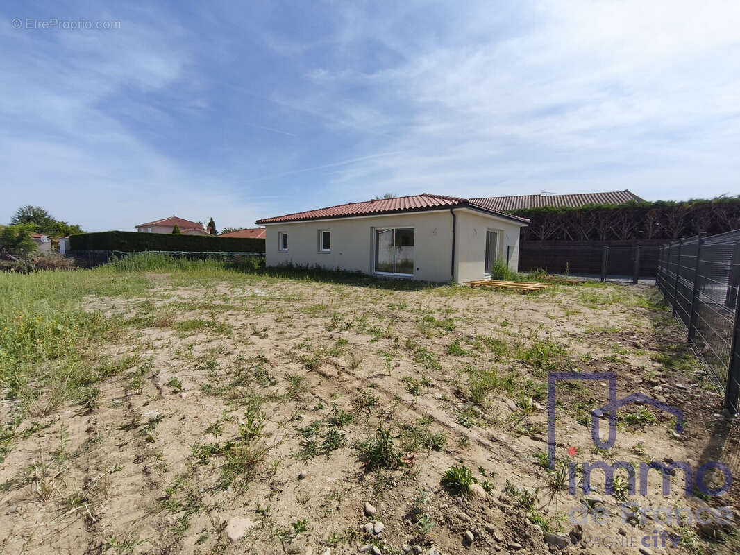 Maison 92 m² à Saint-Cyprien  - photo 2