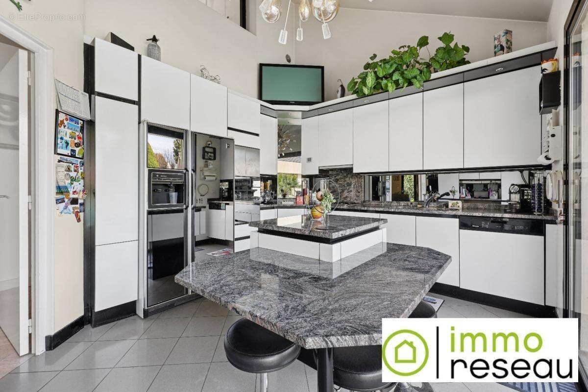 Maison à VILLENEUVE-LE-ROI