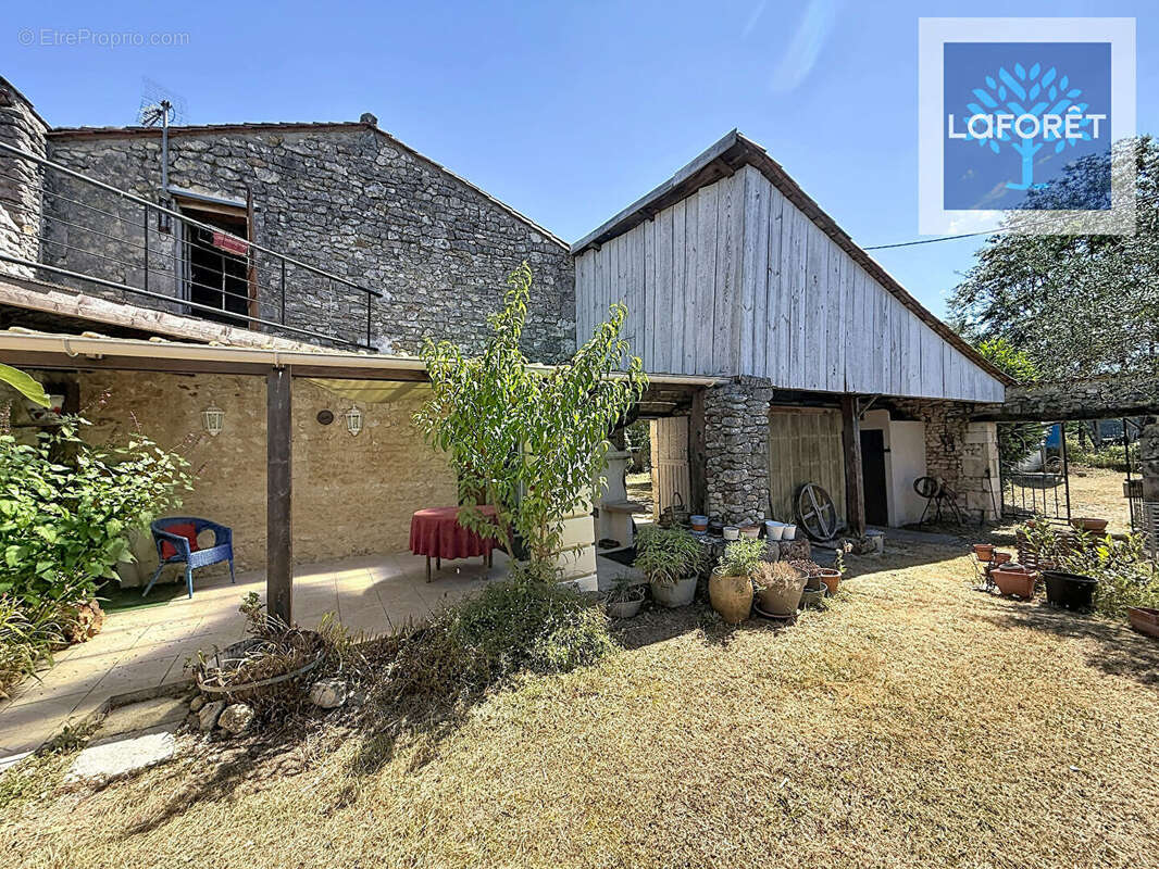 Authentique longère familiale avec vaste terrain arboré de plus de 7 000 m² - photo 9