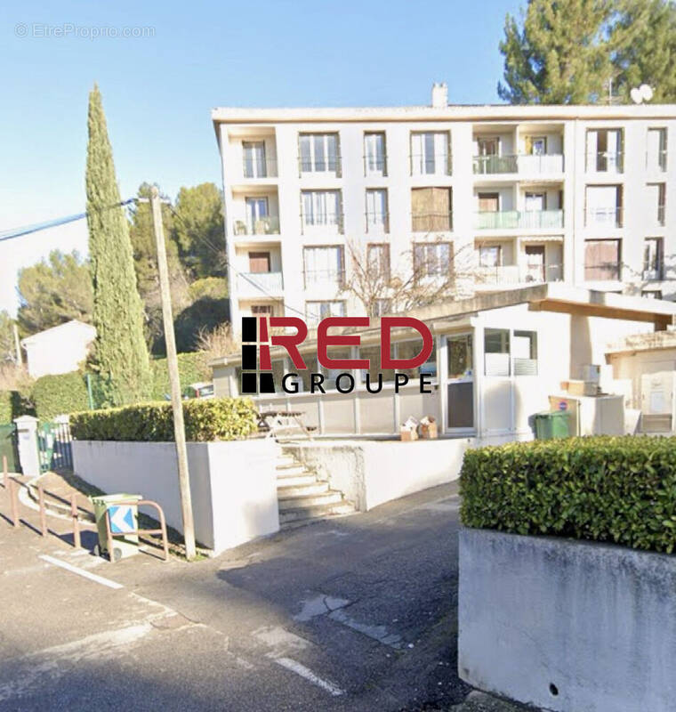 VUE EXTERIEUR AVEC TERRASSE  - Commerce à AIX-EN-PROVENCE