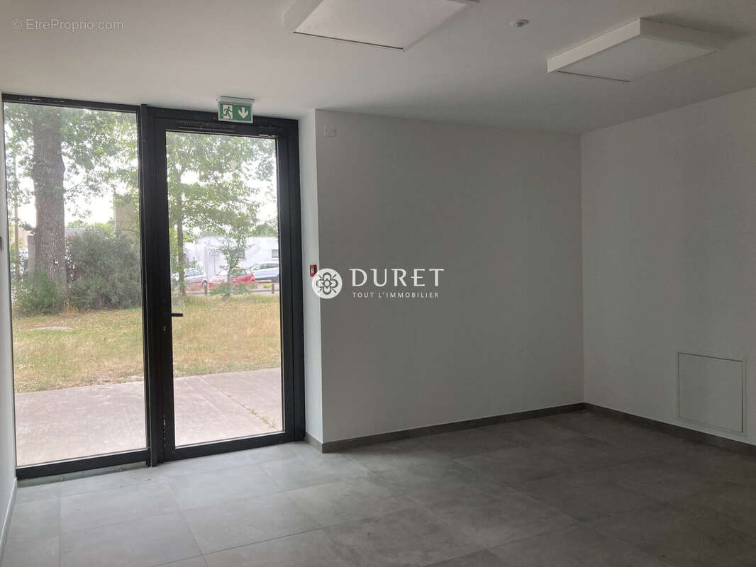 Commerce 258 m² à Challans  - photo 4
