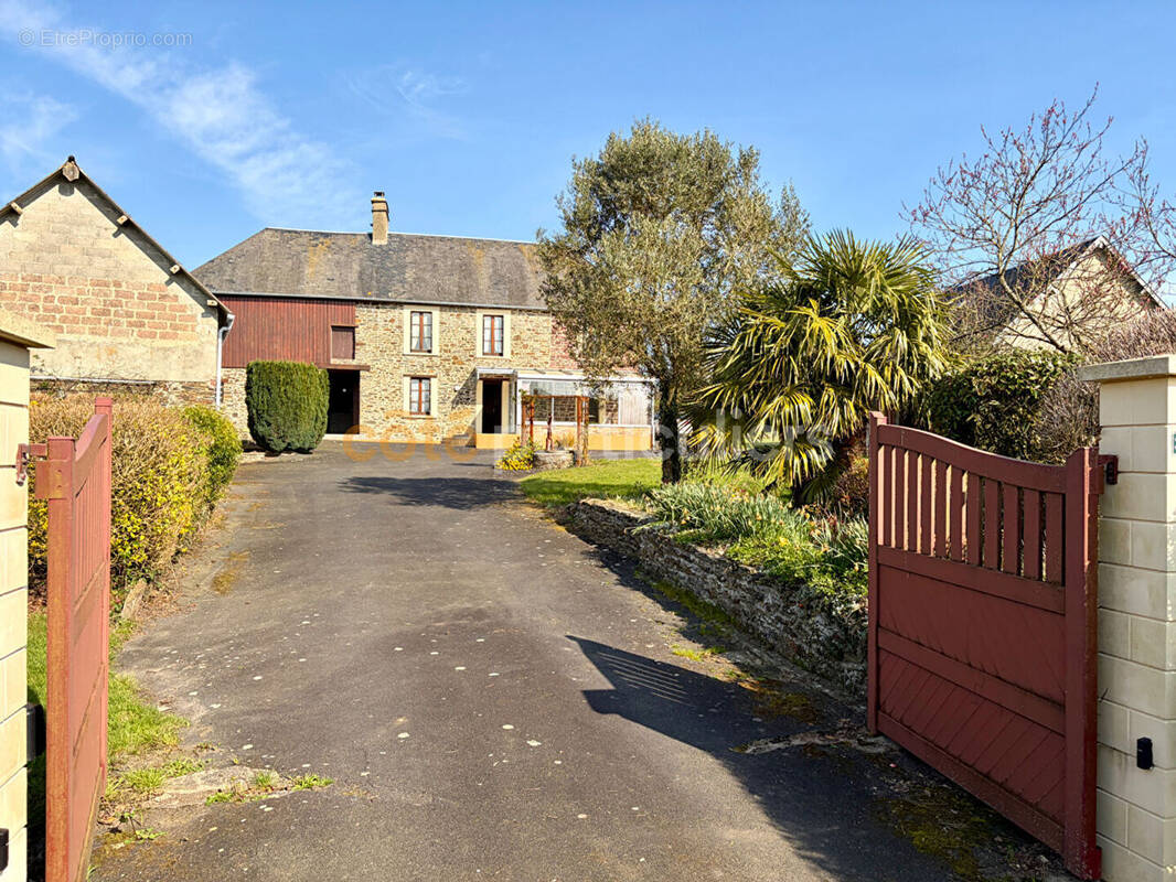 Maison à LE MESNIL-ROUXELIN