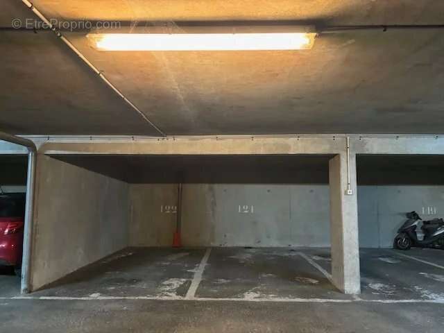 Parking à SAINT-GRATIEN