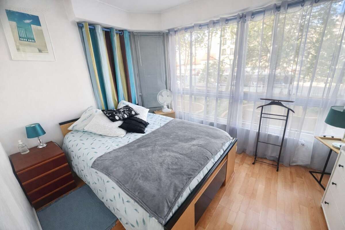 Appartement à COURBEVOIE