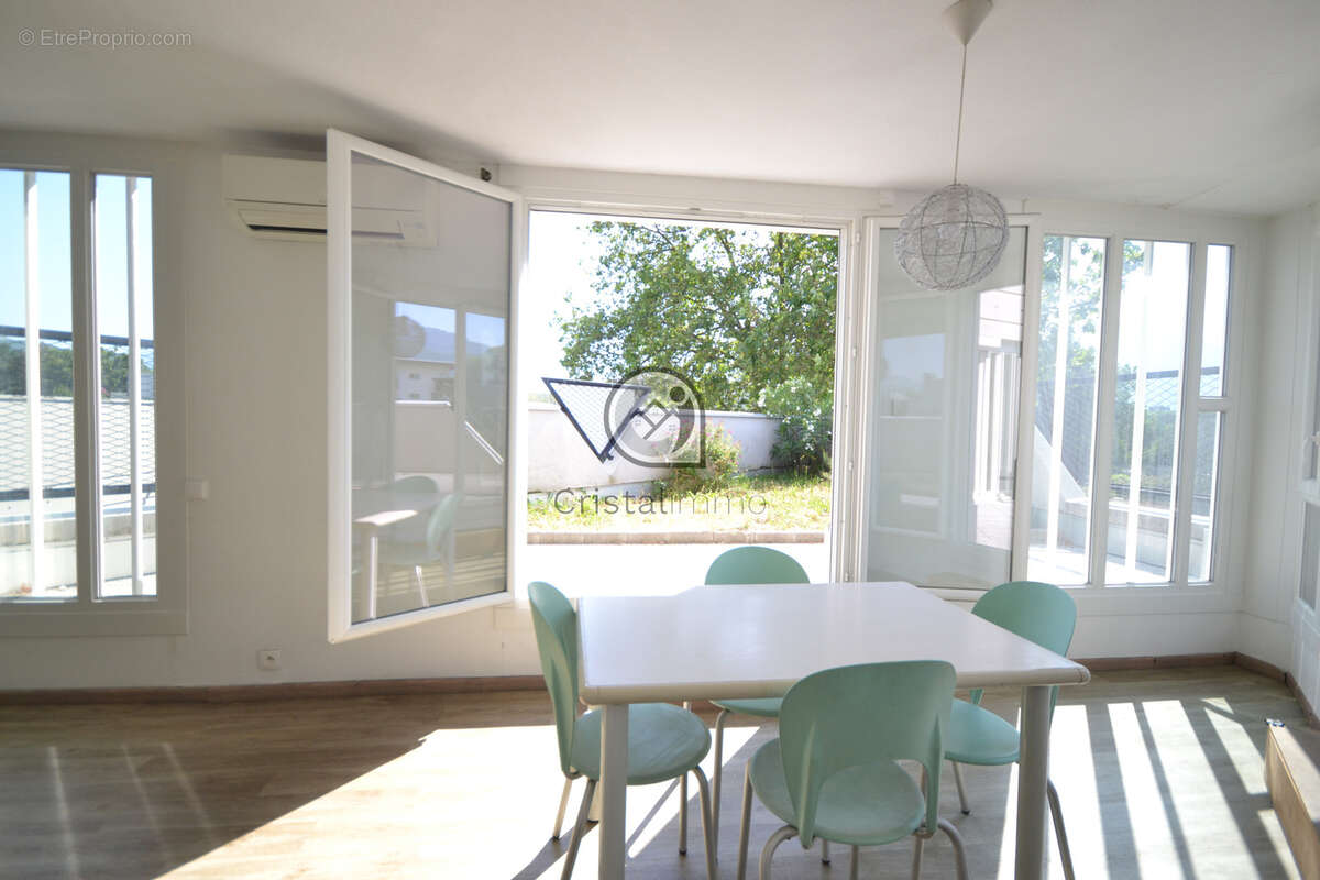 Appartement à SAINT-MARTIN-D'HERES