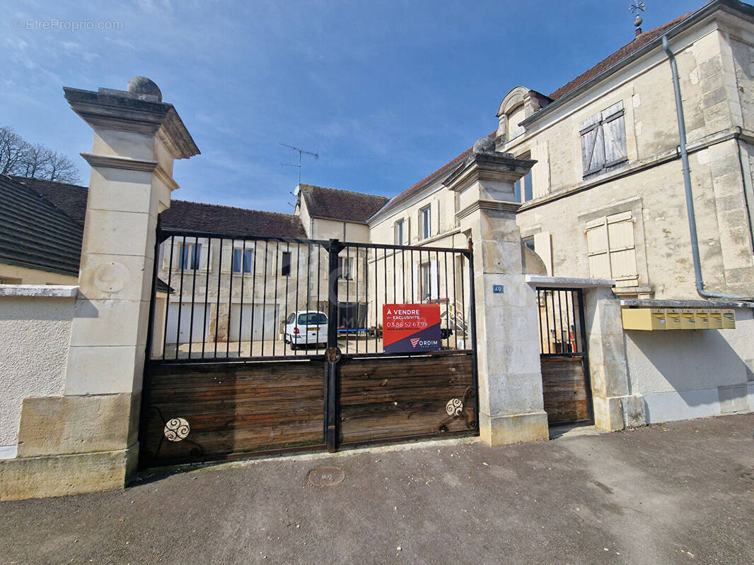 Appartement à GY-L'EVEQUE