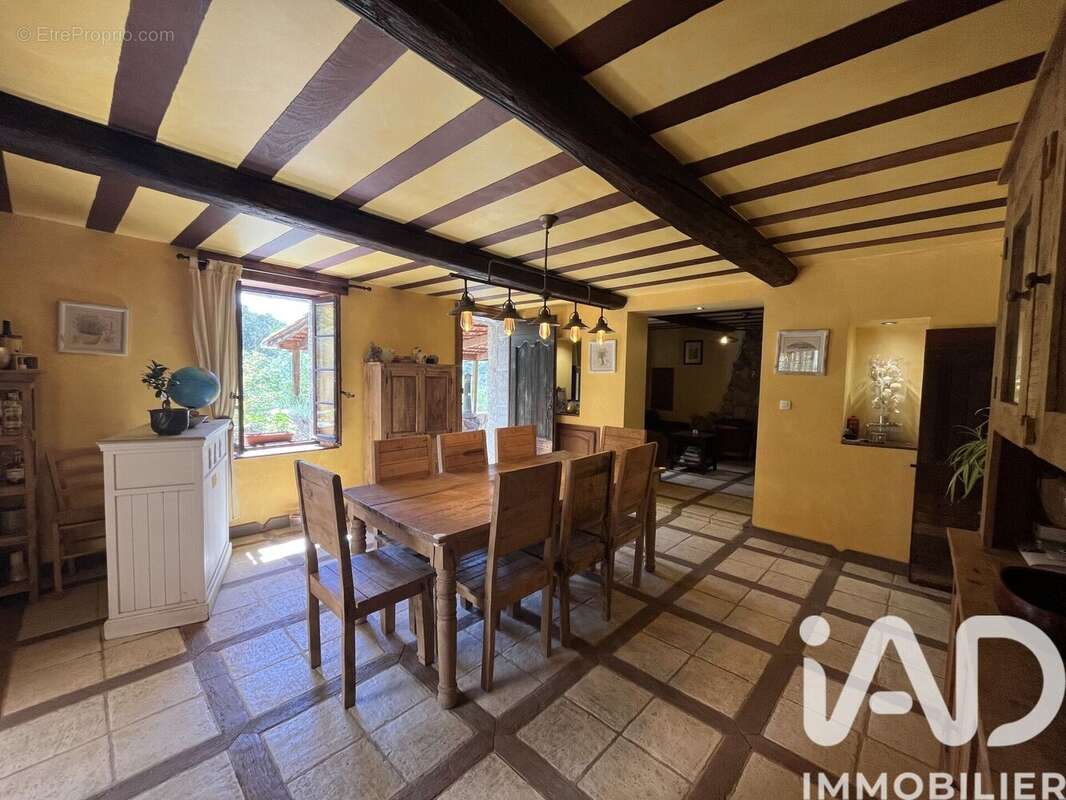 Maison 345 m² à Notre-Dame-De-La-Rouviere  - photo 7