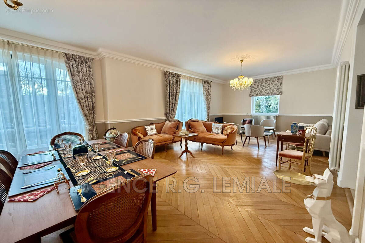 Maison à MAISONS-LAFFITTE