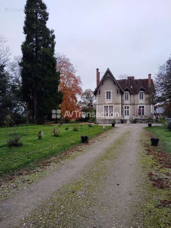 Maison à ARCOMPS