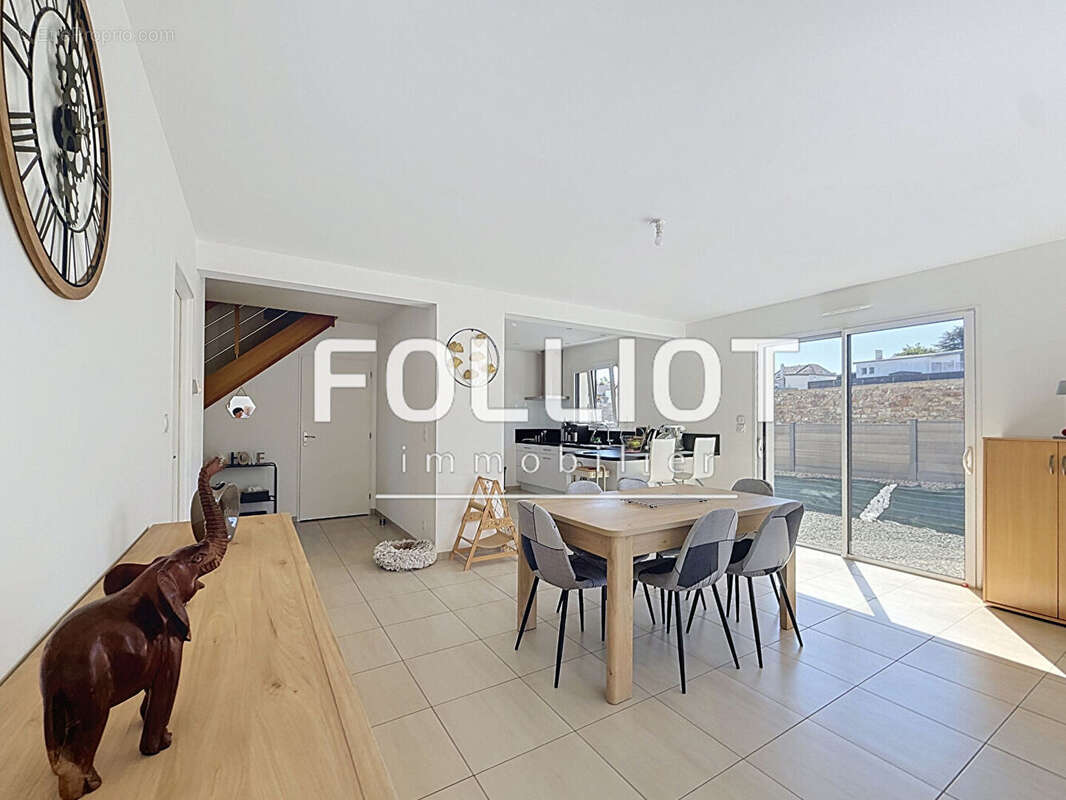 A vendre Maison 7 pièces à vendre à Saint Pair sur Mer - Réf. 12511AH - photo 2