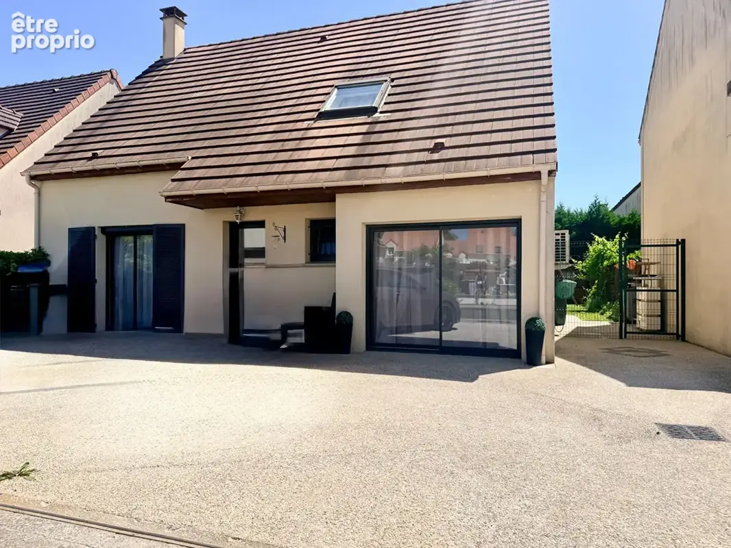 Maison à SAVIGNY-LE-TEMPLE