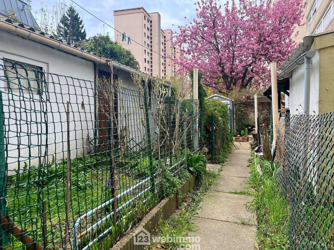 Cabanons et jardins rattachés à l'appartement - Appartement à CHATILLON