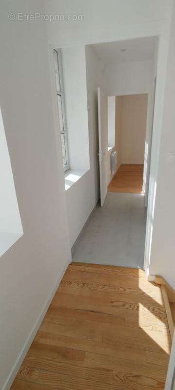 21200 BEAUNE - Appartement en Duplex 3 pièces, 2 chambres 65.12 m2 - Hypercentre - + Grenier + cave - photo 9