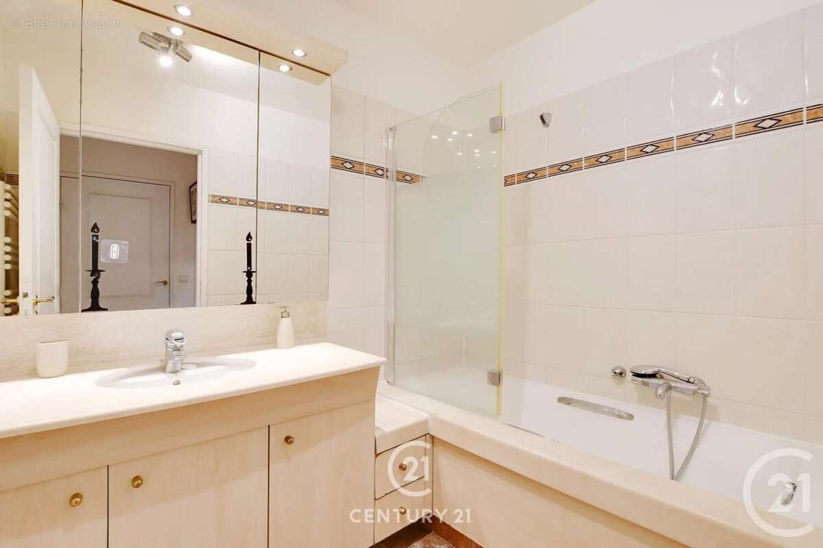 Appartement à PARIS-15E