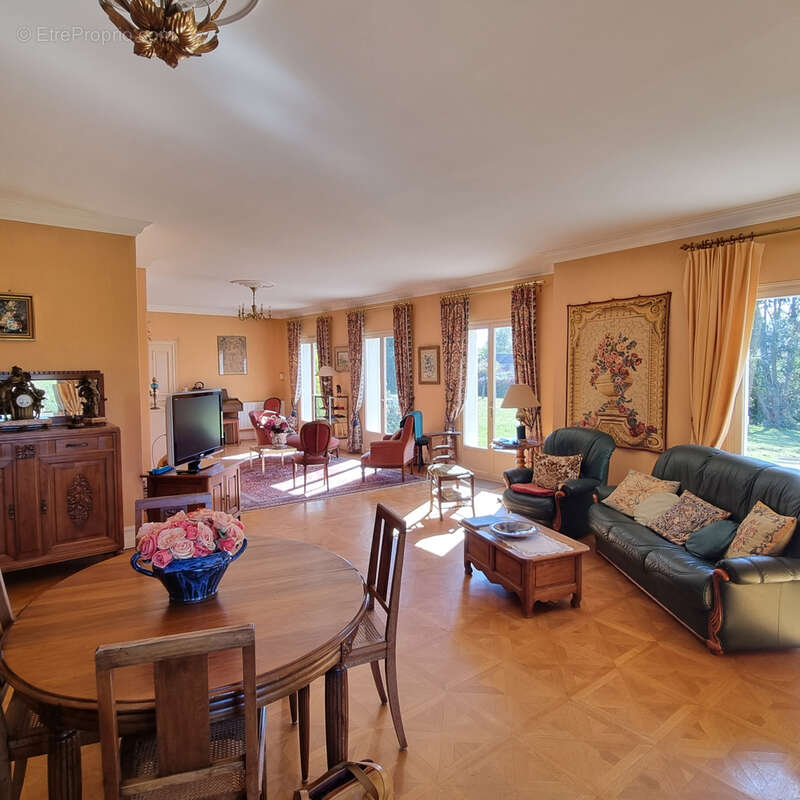 Maison à MONTGIVRAY