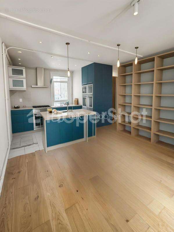 Appartement à LES LILAS