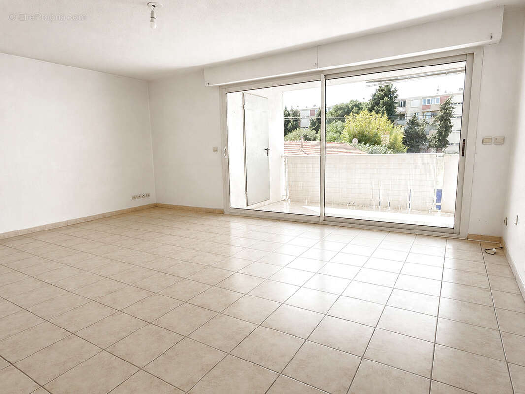 Exclusivité   Appartement P3 avec balcon, garage et cave   Quartier Capouchines, Nîmes - photo 4
