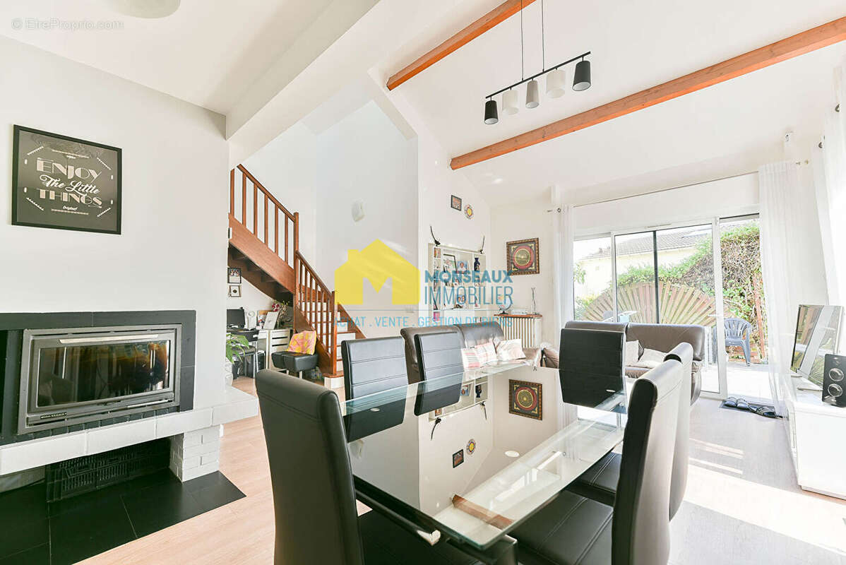 Maison à SAINTE-GENEVIEVE-DES-BOIS