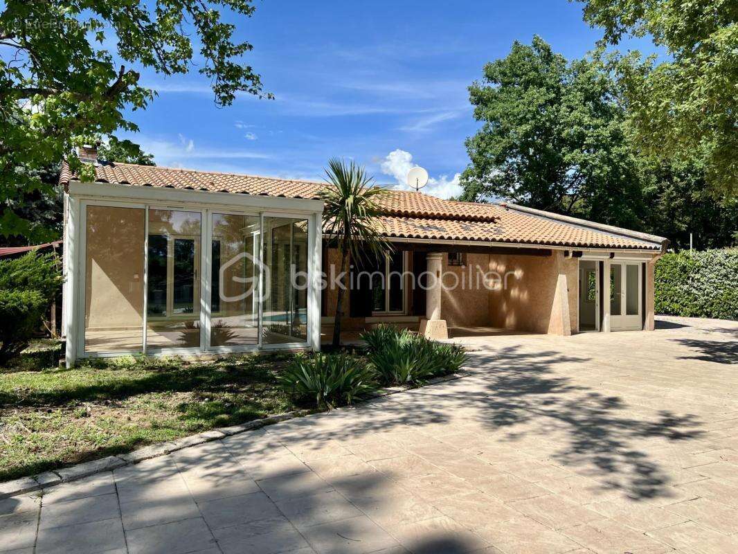 Maison à BAGNOLS-EN-FORET