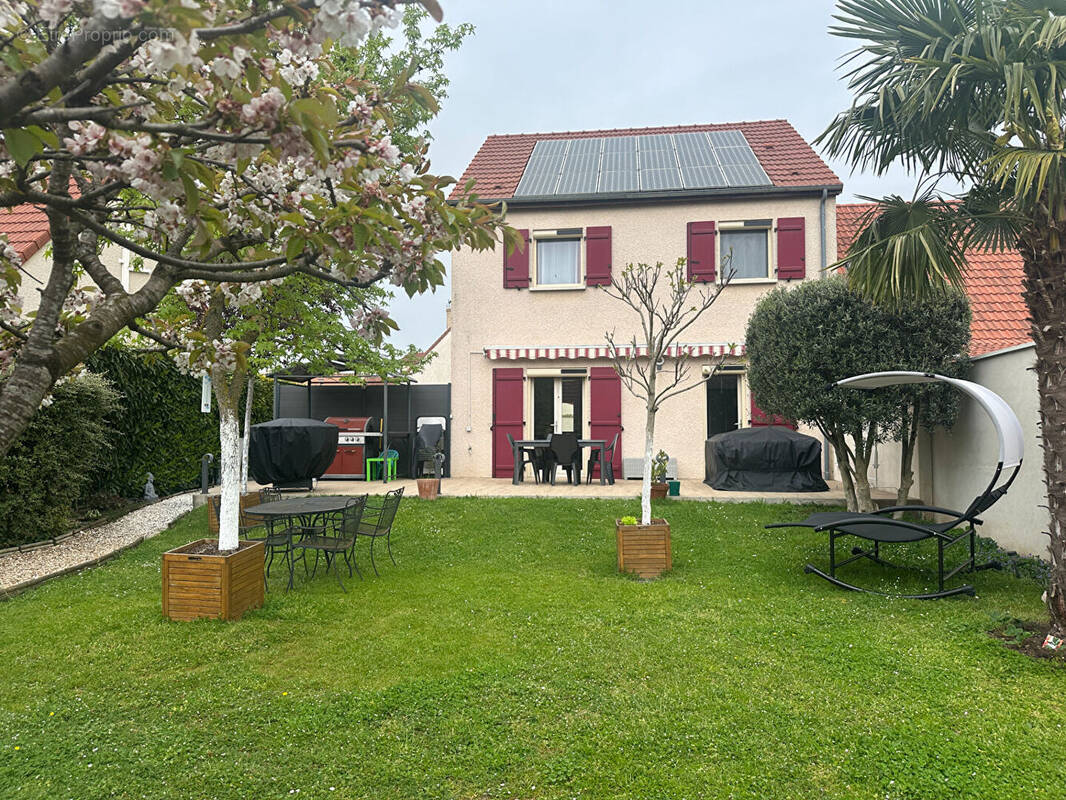 Maison à ISSOU