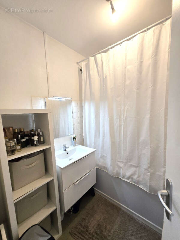 Appartement à PIERRE-BENITE