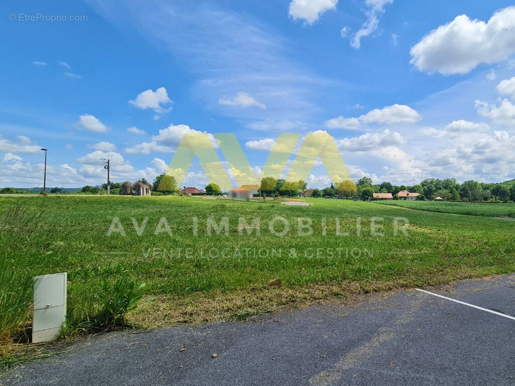 Terrain à ARAUJUZON