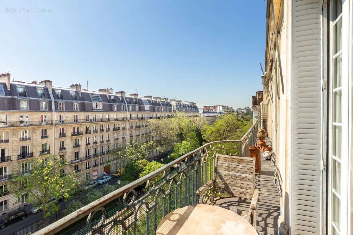 Appartement à PARIS-17E